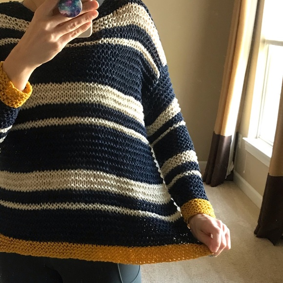 Open knit sweater, size small - Picture 2 of 4